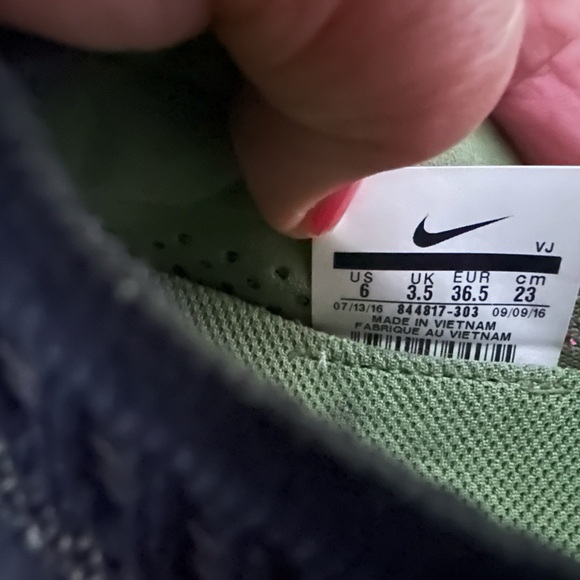 Beautiful runners in color military green in size 6 - Picture 7 of 7